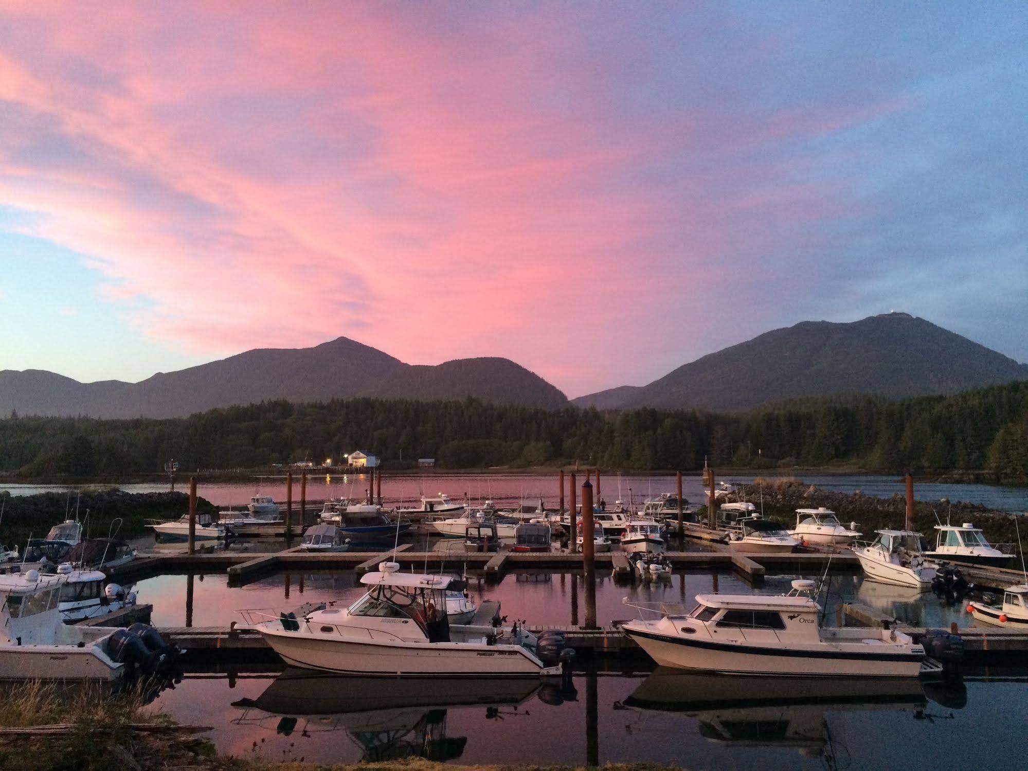 Island West Resort Ucluelet Bagian luar foto