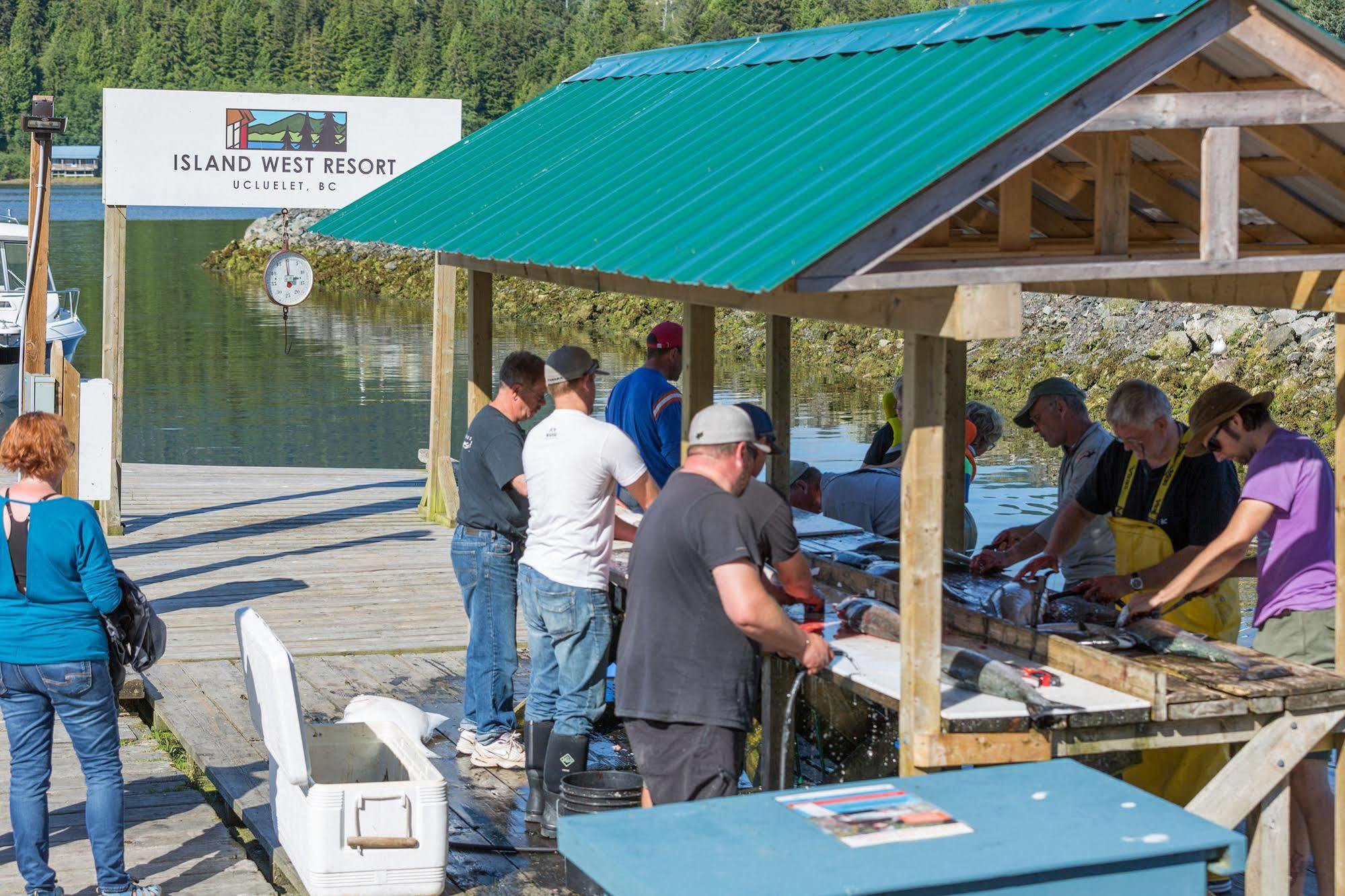 Island West Resort Ucluelet Bagian luar foto