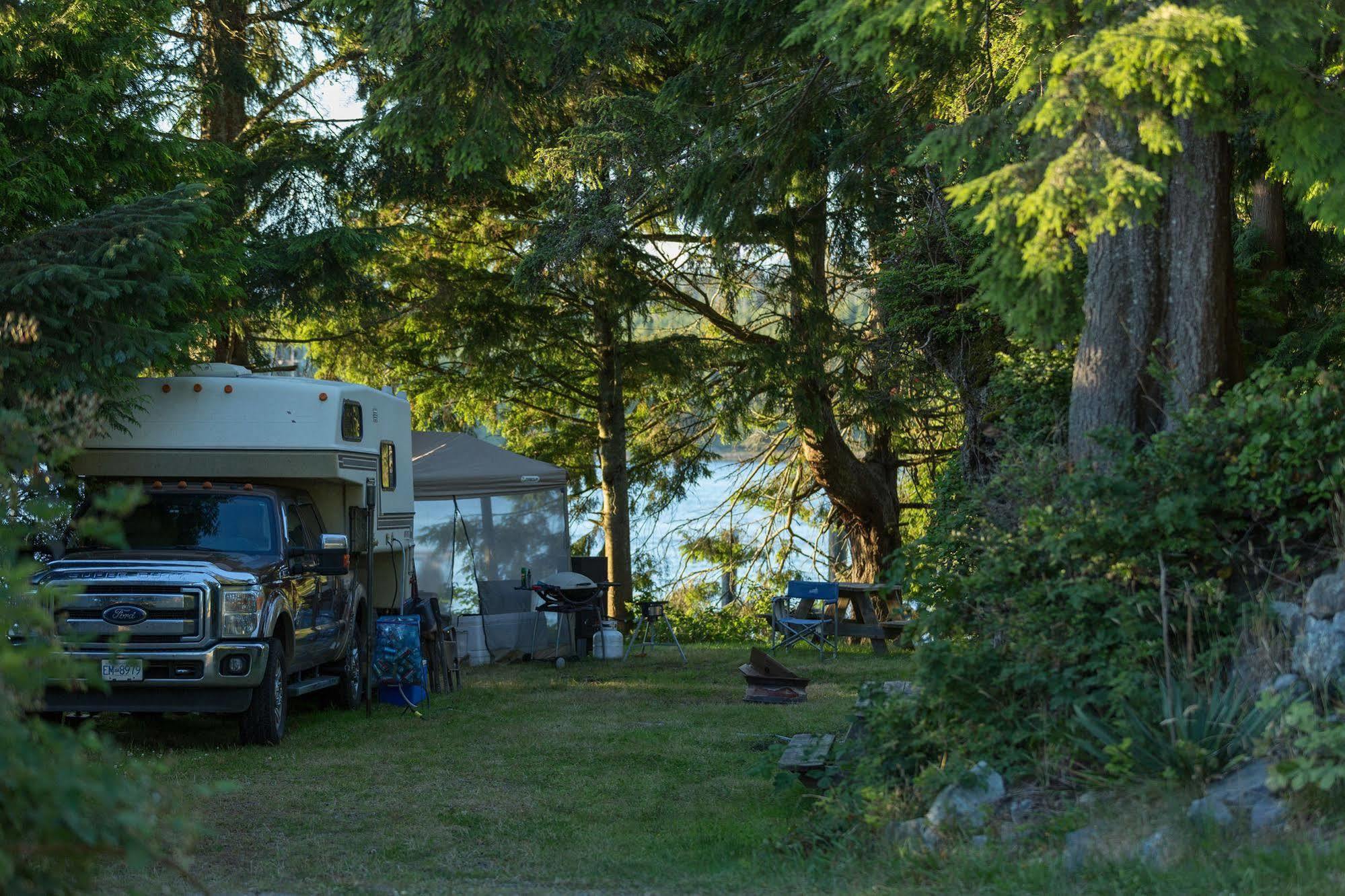 Island West Resort Ucluelet Bagian luar foto