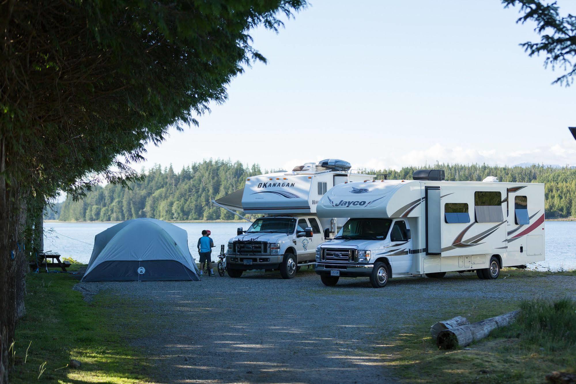 Island West Resort Ucluelet Bagian luar foto