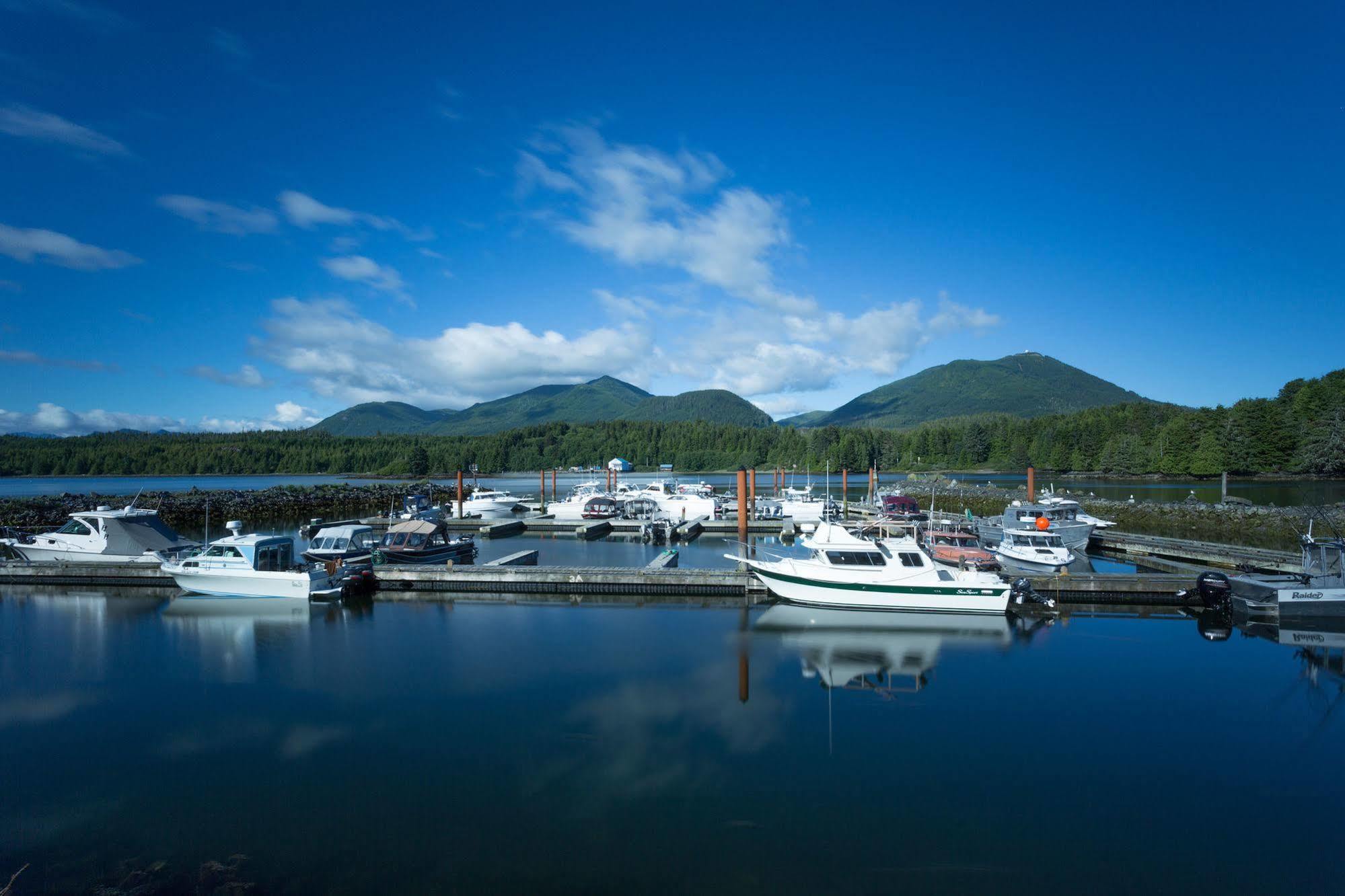 Island West Resort Ucluelet Bagian luar foto