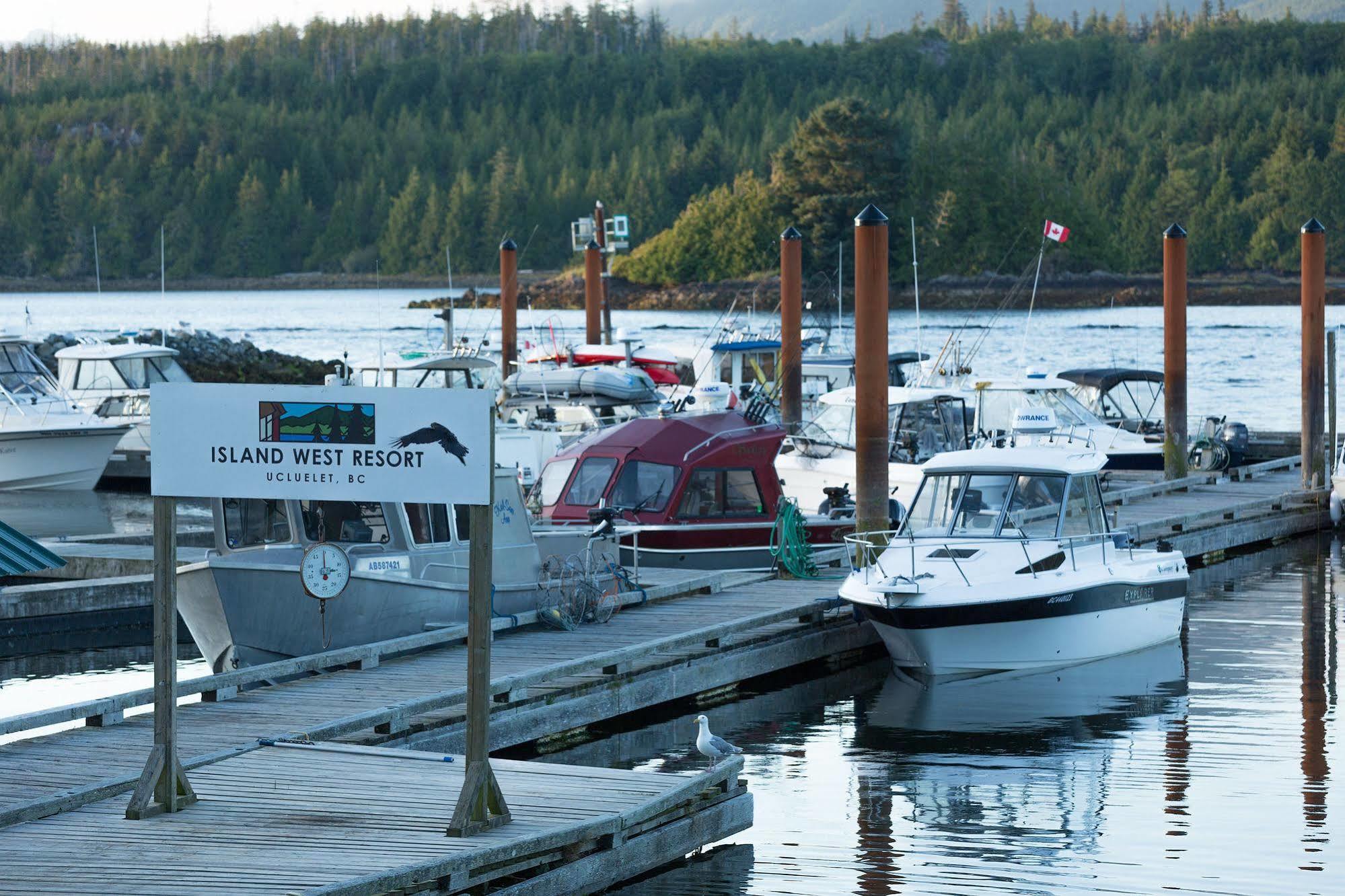 Island West Resort Ucluelet Bagian luar foto